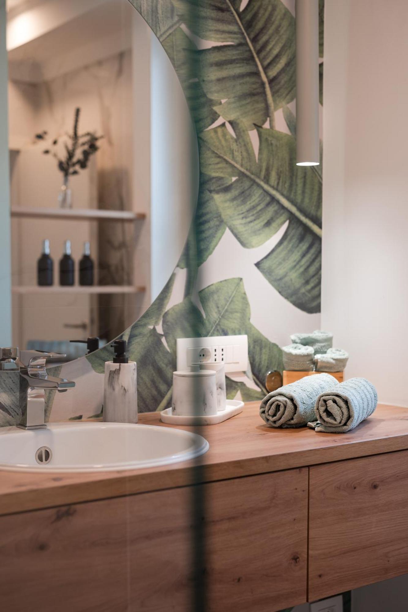 Promenaden Lounge Apartment Merano Bagian luar foto